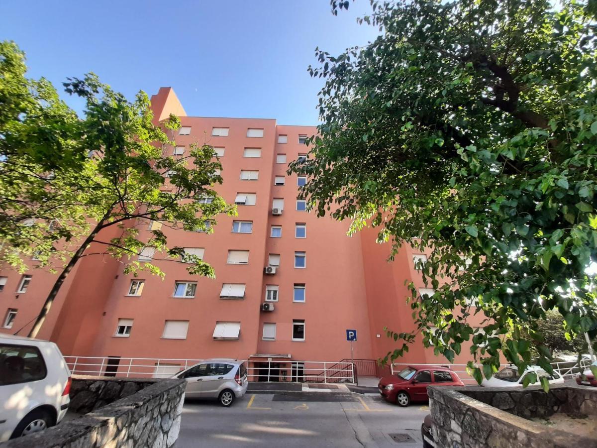 Qr Apartment For Family, Couples, And Friends Stay In Rijeka Bagian luar foto
